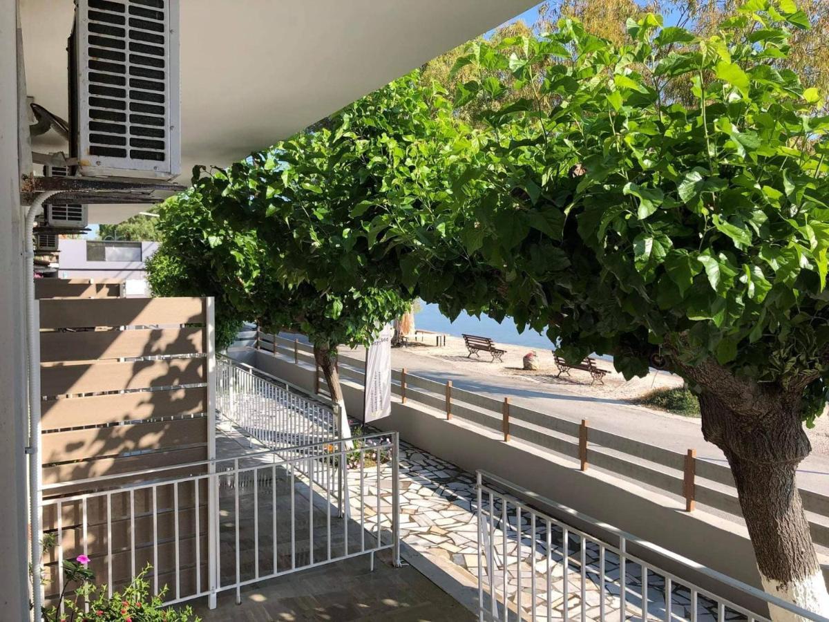 Moukas Seaside Apartments Romantico Selianítika Exterior foto
