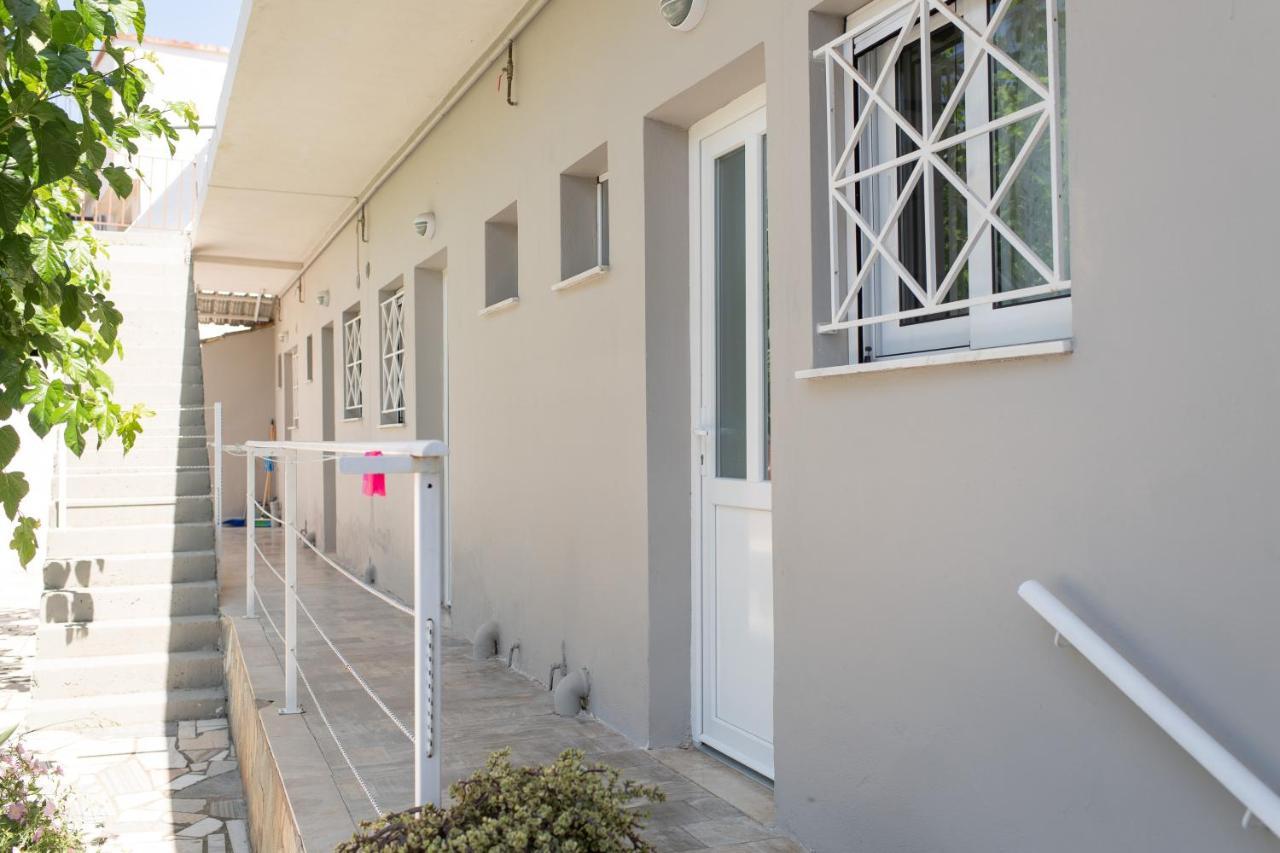 Moukas Seaside Apartments Romantico Selianítika Exterior foto